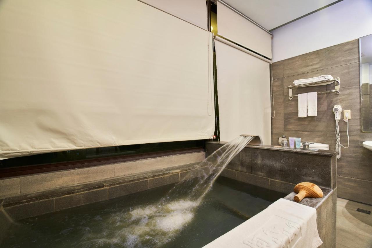 A-San Hot-Spring Hotel Jiaoxi Exteriör bild